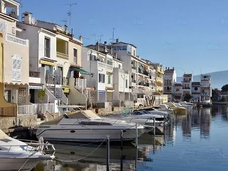 Berni'S House Empuriabrava Apartment 0*,