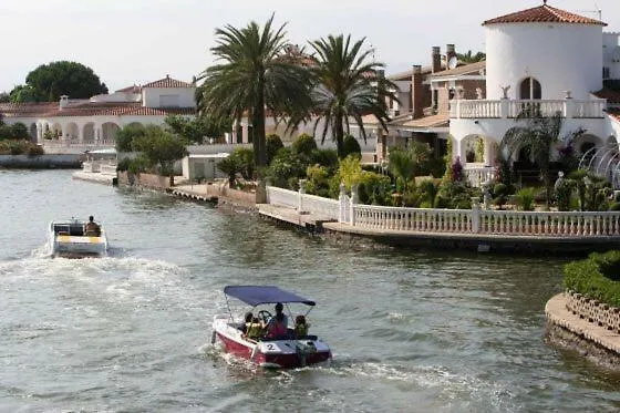 Berni'S House Empuriabrava Apartment